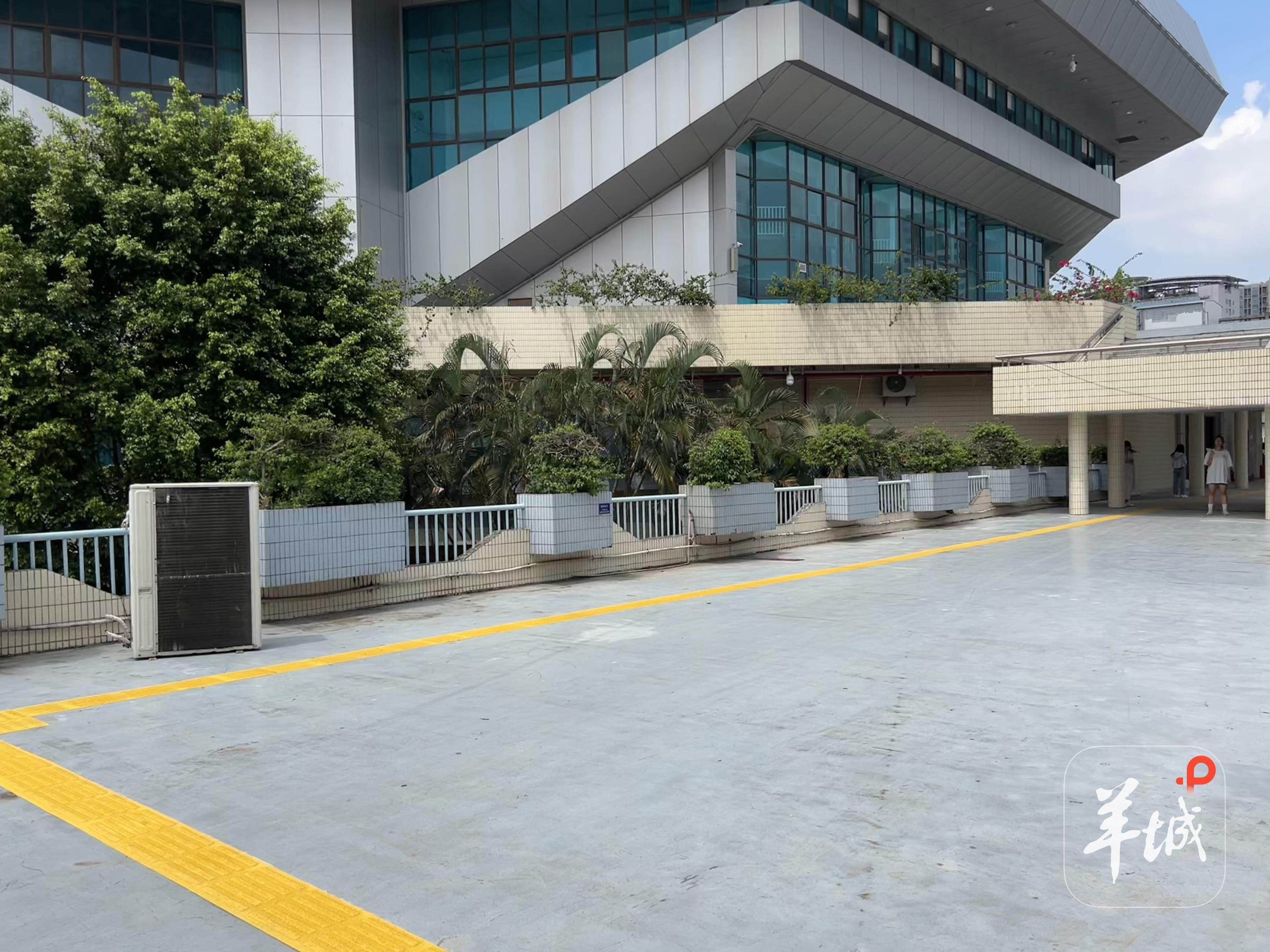 中心体育馆 中心体育馆