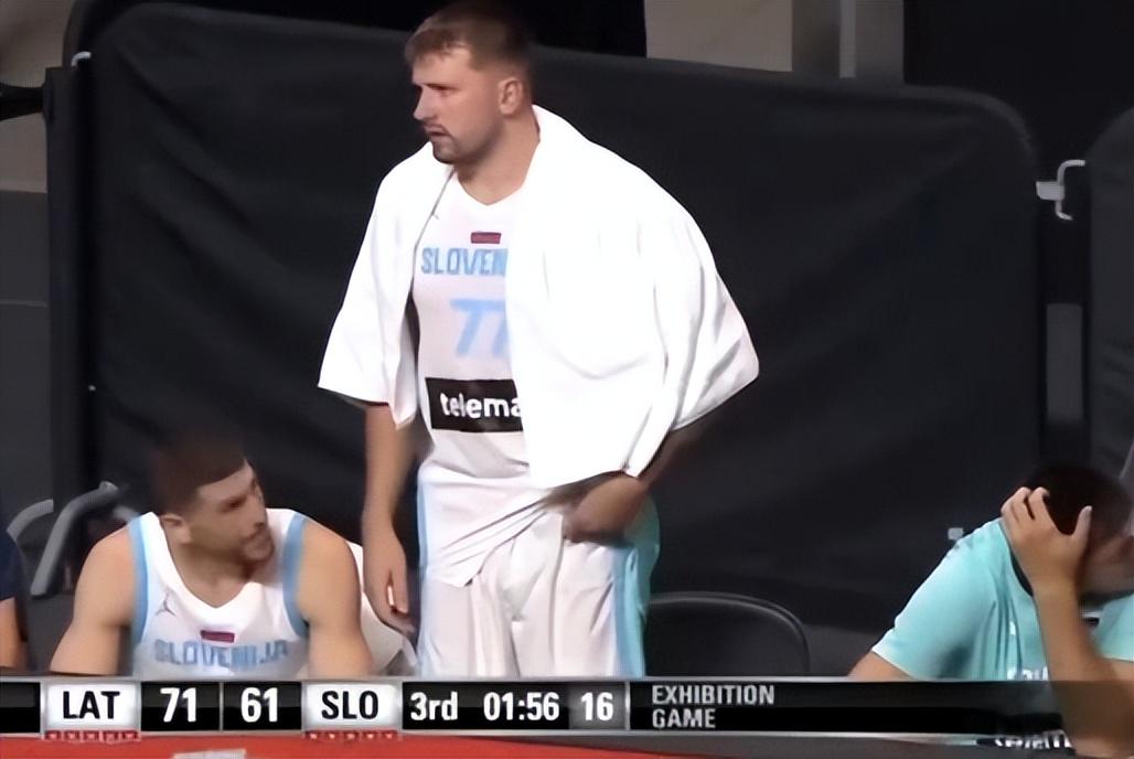 显然是受了, 挫伤