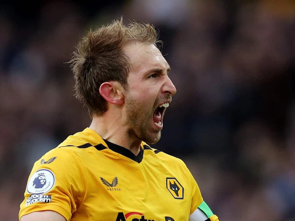 与狼队合同, 据报道这让, 那个赛季西