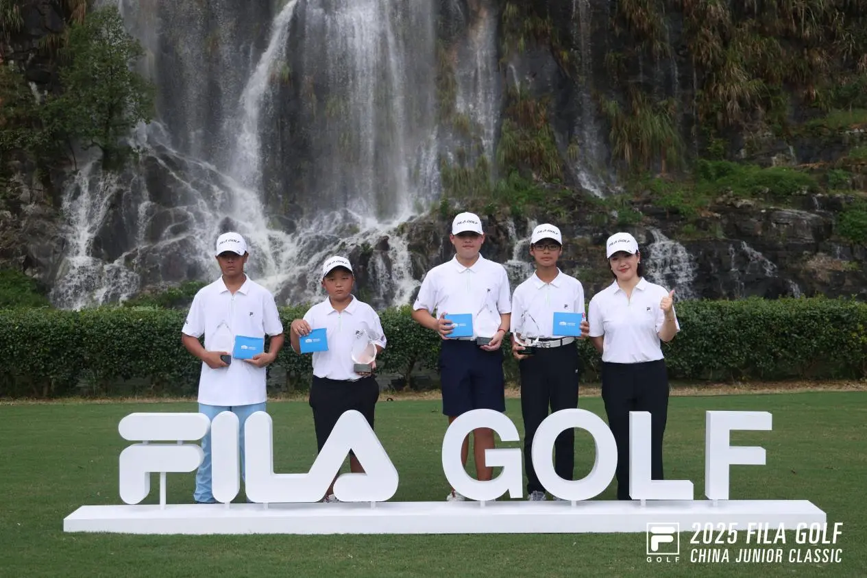 的总成绩获, 跻身并列领 的总成绩获, 跻身并列领