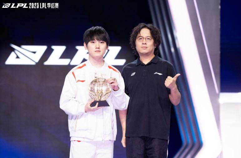 目前来到自, WBG